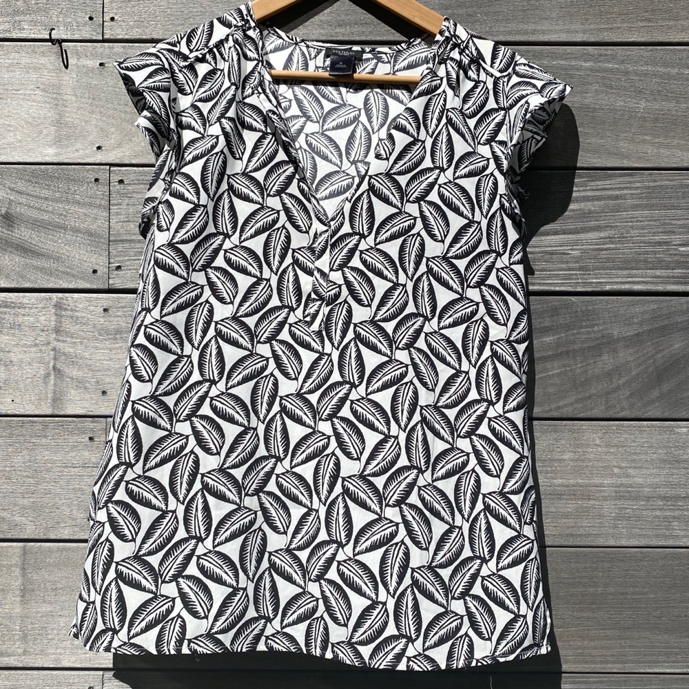 Ann Taylor Leaf Print Flutter Sleeve Shirt M